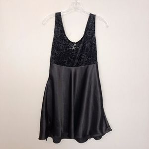 🔥4/$25 Vintage Cinema Exoile Black Gown - Large